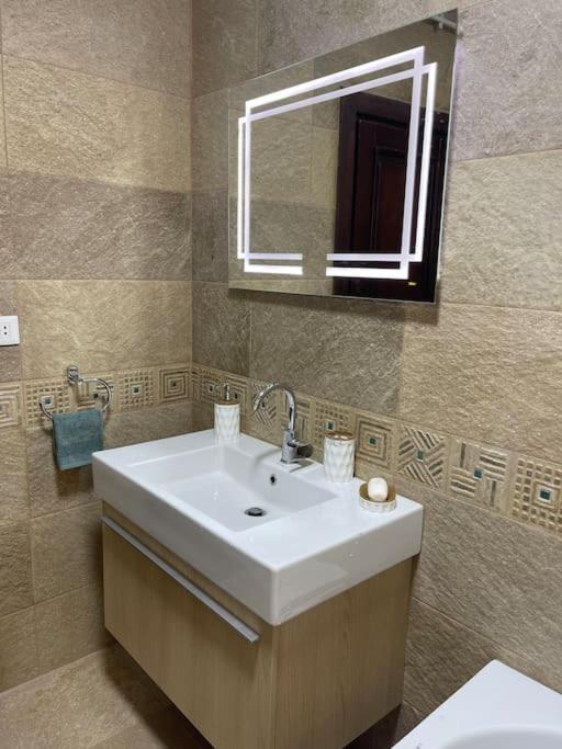 Apartment Cozy 2br In New Maadi Cairo